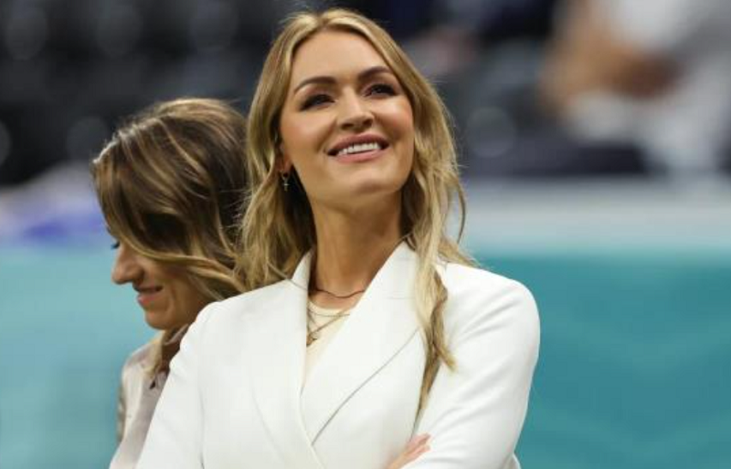laura-woods-bat-ngo-tai-xuat-truyen-hinh-khi-be-con-trai-co-vu-arsenal